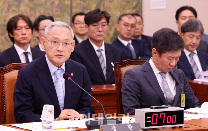 유인촌, '사령탑 거취...축구협회가 결정해야'                                                                                                                                             