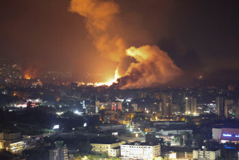 이스라엘, 또 헤즈볼라 공습 `확전 위기`…국가 신용등급 하향