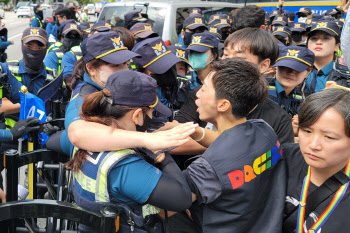 대구 퀴어 축제, 올해도 시작부터 마찰…우여곡절 끝 개최