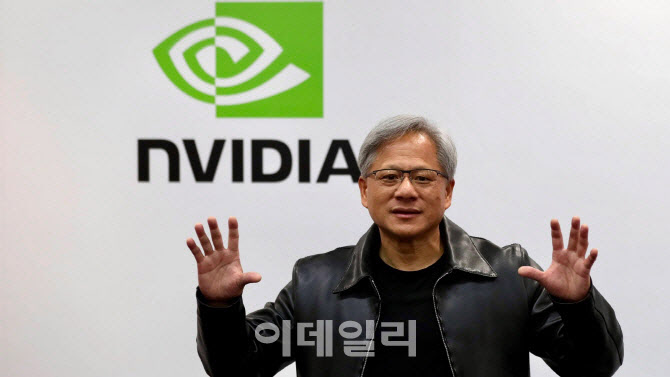 중국 당국, 엔비디아 독점금지 조사 / 팔란티르, 애플, 슈퍼마이크로, 내년 시장 전망