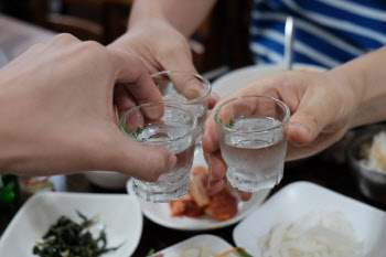 술 끊어야 겠어요... 과도한 음주가 ‘급성 췌장염’에도 영향을?