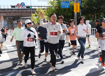 국제평화마라톤 참가한 조성명 강남구청장