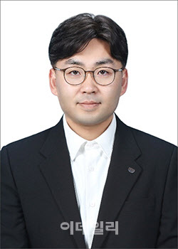 단국대 "더 밝고 오래 지속되는 청색 OLED 소자 개발" - 뉴스 썸네일 이미지