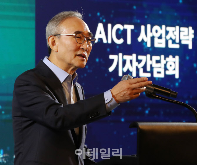  ‘AICT 사업전략’ 기자간담회 하는 김영섭 KT 대표                                                                                                                                                 