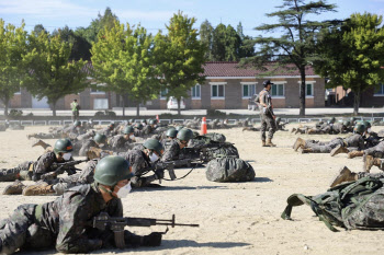 병사 월급 나눠갖기로 하고 '대리 입영'…병무청 "홍채인식 등 도입 검토"