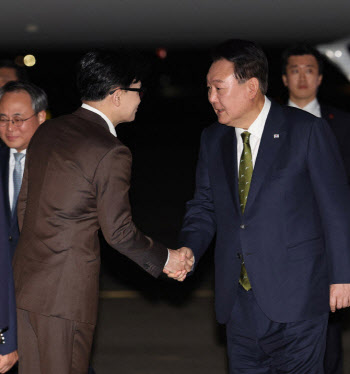 명태균 폭로에 한동훈 인적쇄신 요구까지…속타는 대통령실