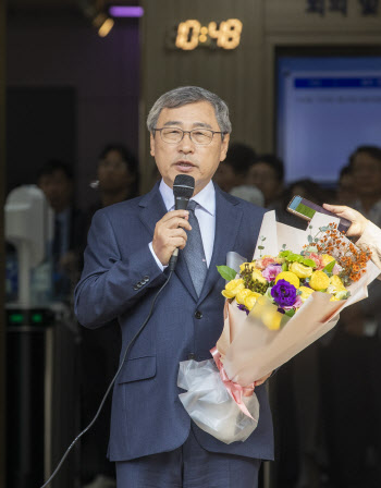 정근식 서울시교육감, 강남3구·용산구 빼고 전부 이겼다