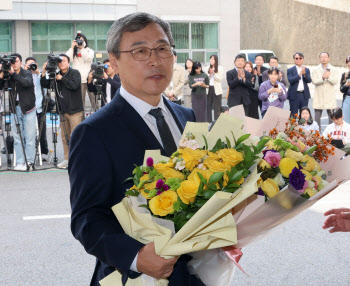 정근식 “디지털교과서, 효과 확인 후 도입해도 늦지 않다”