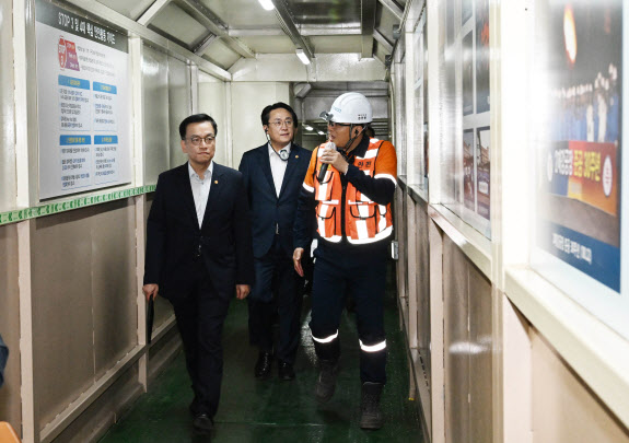 최상목 부총리 "기업투자 활성화 대책 내달 발표…녹색국채 발행도 검토"(종합)