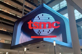 다우지수 사상 최고치…TSMC 호실적에 반도체주 상승