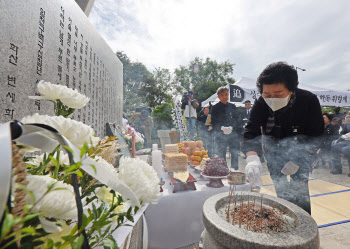 성수대교 사고 30주기 합동 위령제…"다시는 이런 사고 없어야"