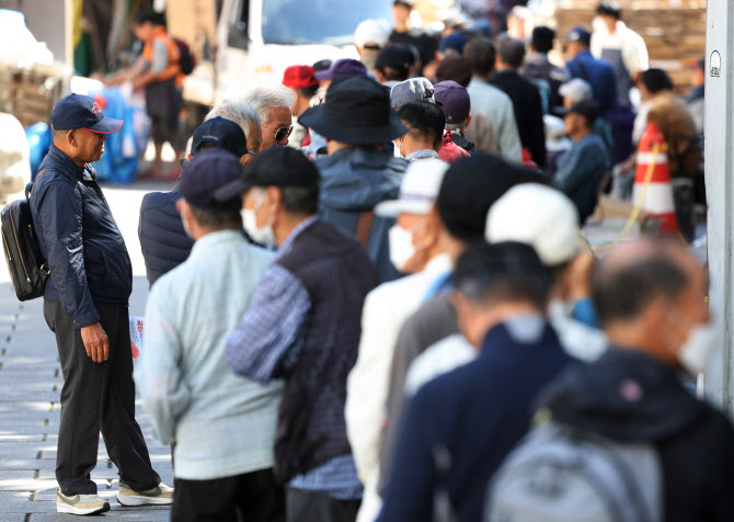 60세 이상 고령층 675만명…정년 연장 ‘가속’ 붙을까