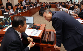 “블랙리스트 지휘” 한국벤처투자, 부대표 전력 도마 위[2024 국감]