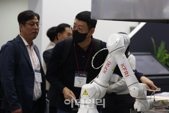 식당에 도입될 로봇에 대한 관심                                                                                                                                                                    