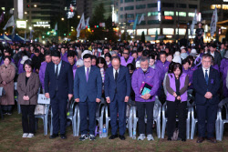 “이런 불행 다시는”…이태원 참사 2주기, 서울광장서 보랏빛 추모