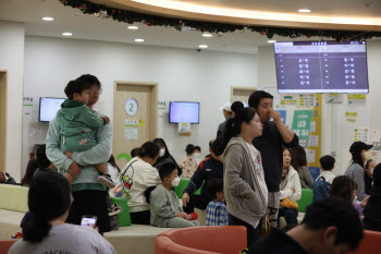 '폐렴 유행'에 걱정하는 부모들