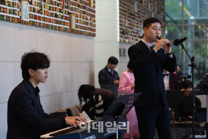 해머링맨 가을 음악회, 팀 숨은하루의 연주                                                                                                                                                          
