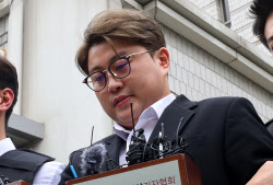 '음주 뺑소니 혐의' 김호중, 실형 받을까…檢, 징역 3년 6개월 구형