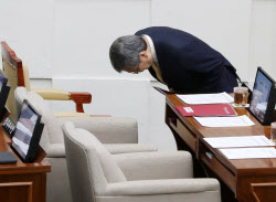 [포토] 인사하는 정근식 서울시교육감                                                                                                                                                                     