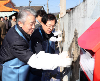 농협, 집고치기 봉사활동