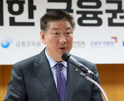 [포토] '금융권 공감의 장' 인사말하는 오화경 회장                                                                                                                                              