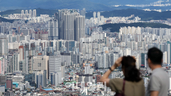 기준금리 연이어 내렸지만…대출 규제에 부동산 여전히 '꽁꽁'