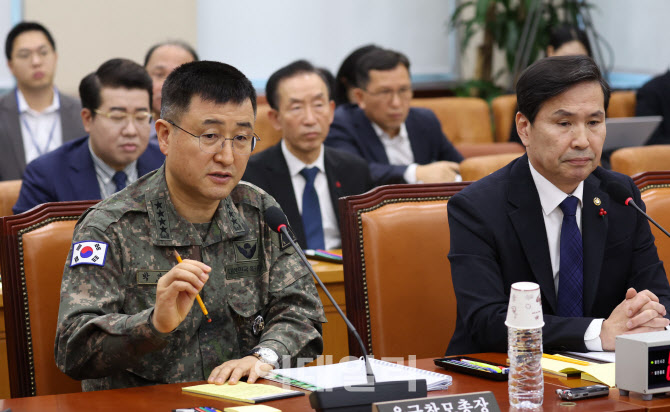 국방위 긴급현안질의, '답변하는 박안수 육군참모총장'                                                                                                                                     