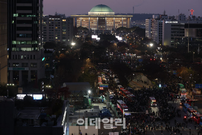 윤석열 대통령 탄핵 표결, 꺼지지 않는 국회                                                                                                                                                         