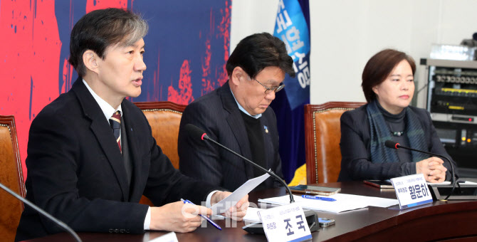 조국혁신당 '3년은너무길다특별위원회' 긴급 전체회의 주재하는 조국 대표                                                                                                                   