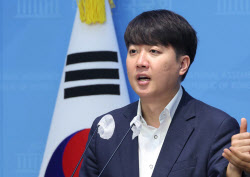 이준석 &quot;尹 정부 이미 무너져…의대증원문제 바로 잡아야&quot;