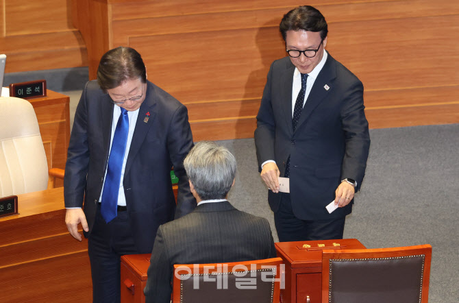 대통령(윤석열) 탄핵소추안, '투표하는 이재명-김민석'                                                                                                                                     