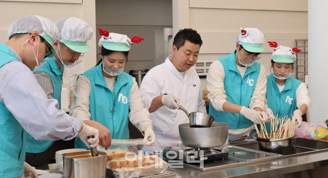 [포토]우동 만드는 정호영 셰프