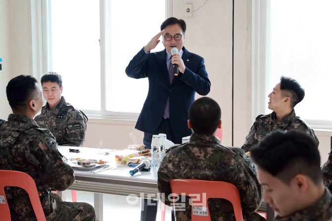 우원식 국회의장, '군 장병들과 오찬'                                                                                                                                                     