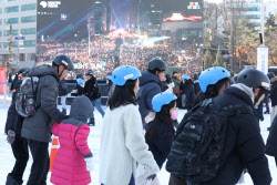 [포토]스케이트 타는 시민들로 북적                                                                                                                                                                       