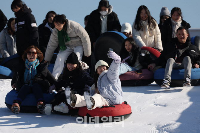 눈썰매장 개장 첫날                                                                                                                                                                                