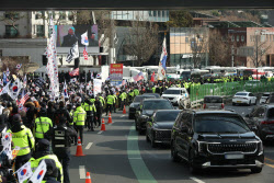 [포토]윤 대통령 체포 실패하고 이동하는 공수처                                                                                                                                                           