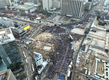 “尹체포”vs“尹수호”…광화문서 새해 첫 탄핵 찬반 집회