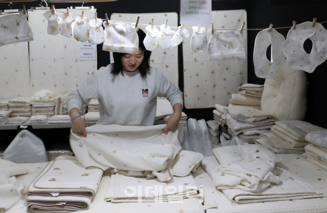  맘스홀릭베이비페어 영유아 용품 한곳에...                                                                                                                                                         