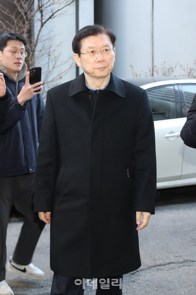 조사에 응하는 박종준 처장                                                                                                                                                                         