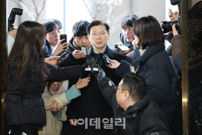 박종준 경호처장, 특수공무집행방해 혐의로 경찰 출석                                                                                                                                                