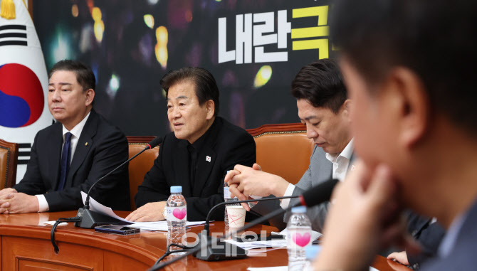 '발언하는 정동영 외환 유치 진상조사단장'                                                                                                                                                