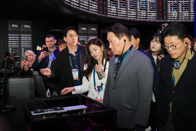 “엔비디아 요구 뛰어넘어”…반도체 테마 수익률↑