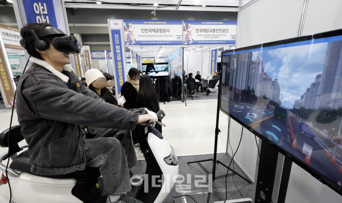 '공공기관 채용박람회' 열려 … 143개 기관서 2만4000명 채용                                                                                                                               