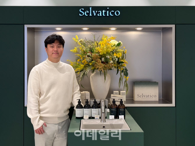 佛로베르테가 알아본 본작..."오래도록 사랑받는 향기 만들 것" - 뉴스 썸네일 이미지