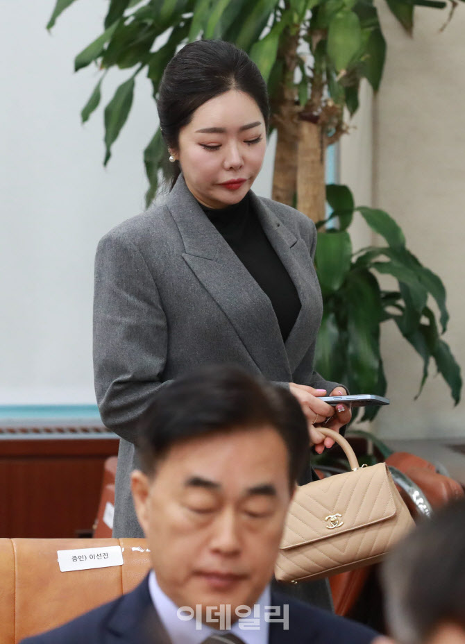 비단 아씨, '오늘 내란 국조특위 출석'                                                                                                                                                    