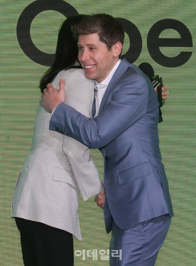 포옹하는 카카오-오픈AI                                                                                                                                                                            