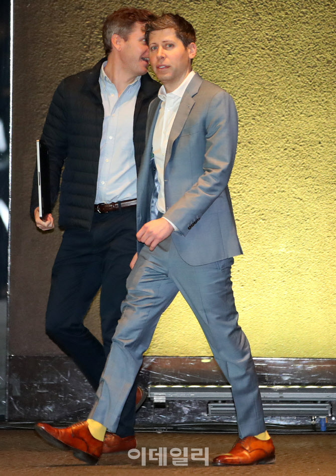 카카오 미디어데이 입장하는 샘 올트먼                                                                                                                                                              