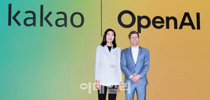 카카오, 국내 최초로 오픈AI와 손 잡았다…카톡에 기술 적용                                                                                                                                          