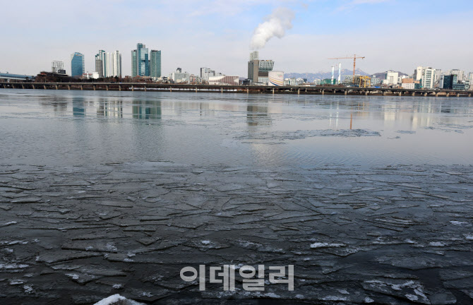 얼어붙은 한강                                                                                                                                                                                     