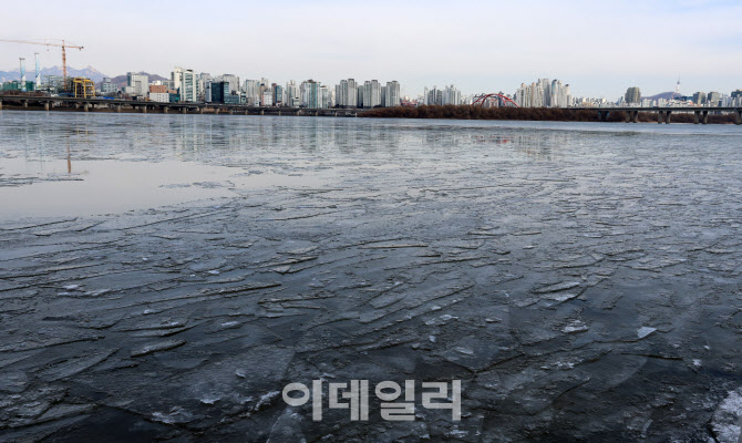 얼음 떠다니는 한강                                                                                                                                                                                